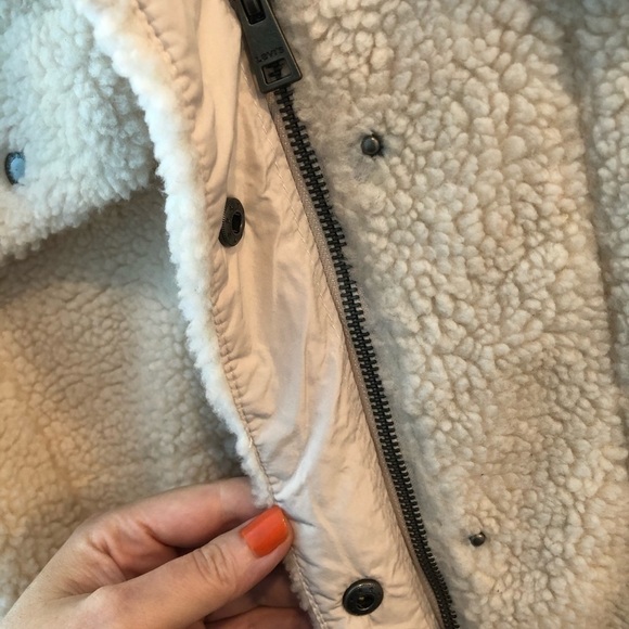 Women’s Levi’s Long Sherpa Trucker Jacket - Picture 8 of 16